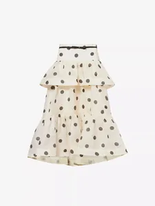 Detailansicht eines cremefarbenen Polka-Dot-Stufenrockes mit Rüschen-Struktur