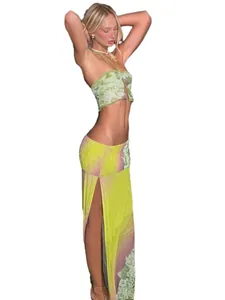 Conjunto de dos piezas con top corto floral y falda larga con abertura lateral para mujer