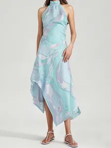 Robe midi élégante en satin à licou avec imprimé pastel et ourlet irrégulier au design