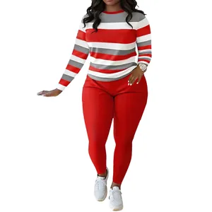 Ensemble deux pièces femme avec haut à rayures rouges et pantalon rouge assorti.