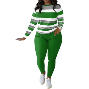 Ensemble deux pièces pour femme avec haut à rayures vertes et leggings verts unis