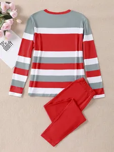 Ensemble de pyjama pour femme avec haut à rayures rouges et grises et pantalon rouge