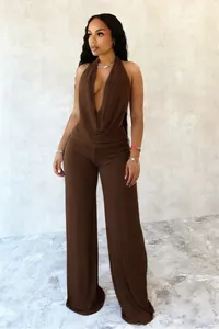 Élégant ensemble deux pièces en maille marron avec dos nu sexy et col bénitier