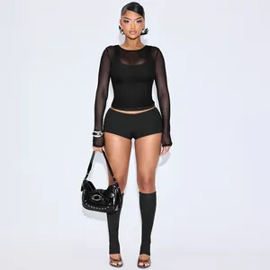 Sexy schwarzes Mesh-Set mit transparentem Oberteil, Weste, Shorts und schwarzen Stulpen
