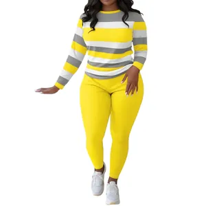 Ensemble deux pièces pour femme avec haut rayé à manches longues et legging jaune