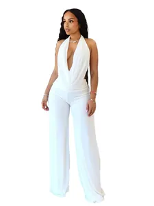 Ensemble deux pièces sexy blanc avec licou et col bénitier pour femme.