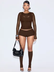 Sexiges zweiteiliges Set aus braunem Mesh mit langärmeligem Oberteil und engen Shorts