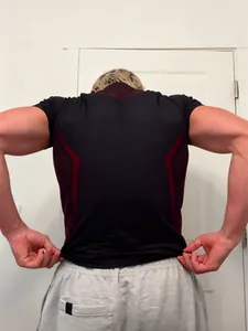 Back view detail of men's high-elastic athletic compression t-shirt in black and red
