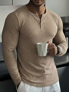 T-shirt Henley à manches longues pour hommes, coupe ajustée kaki avec texture côtelée