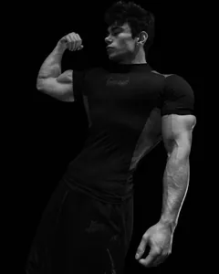 Detailansicht des Breathedivinity Kompressions-T-Shirts für Herren