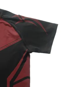 Detail shot of the red and black geometric patterns on men's high-elastic compression t-shirt