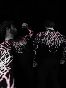 Men's black fitness compression shirt with pink metal-style thorn and skull print