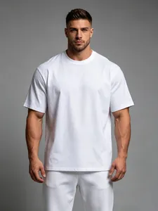 Detaillierte Ansicht des weißen übergroßen Fitness-T-Shirts für Herren aus Baumwolle