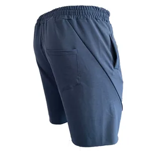 Detaillierte Seitenansicht navyblaue Herren-Sportshorts mit Gesäßtasche und elastischem Bund