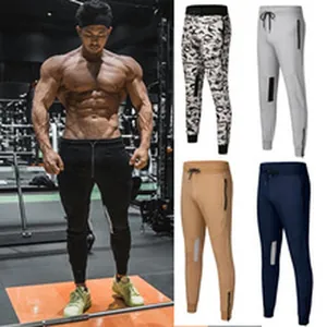 Schmal geschnittene Herren-Sport-Jogginghose in vier Farben und Fitnessstudio-Action