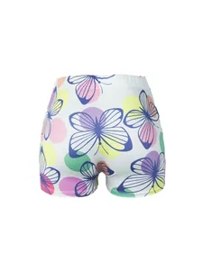 Vue détaillée du short de yoga pour femmes avec imprimé papillon et pois colorés