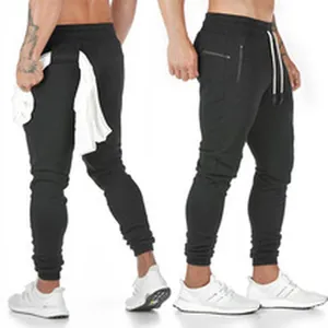 Schwarze Fitness-Jogginghose für Herren mit Handtuchschlaufe und Reißverschlusstaschen