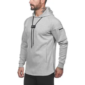 Detail eines grauen, schmal geschnittenen Sport-Hoodies für Herren mit Kordelzug