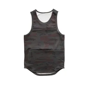 Vooraanzicht heren camouflage sneldrogend sporthemd met een zak met ritssluiting