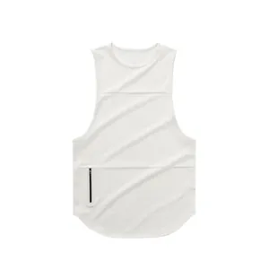 Detailweergave van het ontwerp en de functionele ritszak op de witte fitness tanktop voor heren