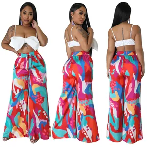 Drei-Winkel-Ansicht bunte bedruckte Weithose mit weißem Bow-Tie-Crop-Top