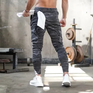 Men's slim-fit camouflage cargo joggers for fitness and running training in gym
