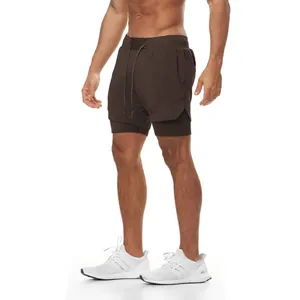 Pantalones cortos deportivos 2 en 1 para hombre en marrón oscuro con forro de ajuste