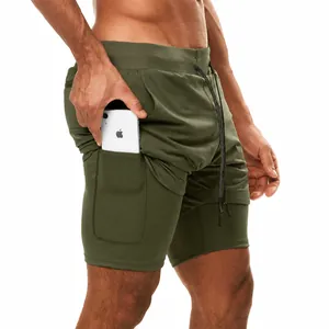 Pantalones cortos deportivos 2 en 1 verde oliva para hombre con bolsillo interno.
