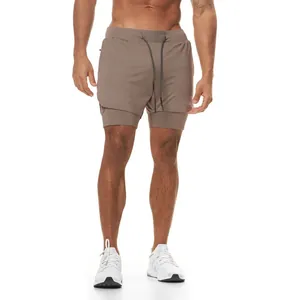 Pantalones cortos deportivos 2 en 1 marrón para hombre con capa de compresión