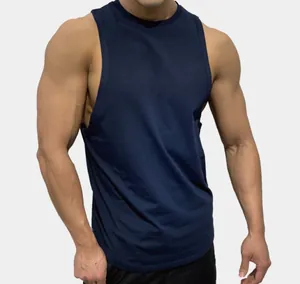 Detailansicht des dunkelblauen Muskel-Fitness-Tanktops für das Training von Männern