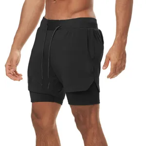 Vista detallada de los pantalones cortos deportivos 2 en 1 negros para hombres para correr