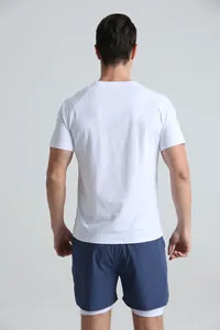 Vue arrière détaillée d'un t-shirt de sport blanc à col rond pour hommes en studio