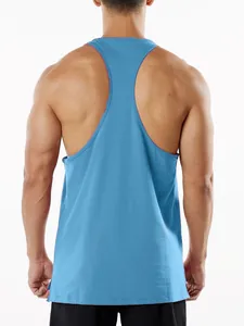 Vue arrière d'un débardeur de sport en coton bleu clair pour homme avec design en Y.