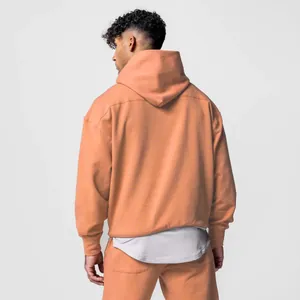 Vue arrière de l'ensemble sweat à capuche et jogging surdimensionné orange pour hommes