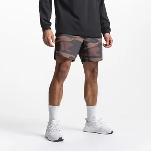 Vista detallada de pantalones cortos deportivos de secado rápido camuflaje hombre