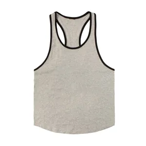 Detailopname van een grijs katoenen racerback sporthemdje met zwarte biesjes afwerking