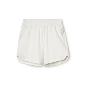 Vista detallada de pantalones cortos deportivos blancos de secado rápido para hombre con cintura.