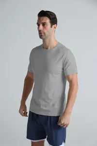 T-shirt de sport gris pour homme et short bleu pour la gym et l'entraînement fitness