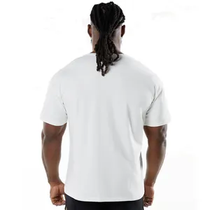 Vue arrière d'un t-shirt de fitness en coton blanc pour homme de coupe athlétique large