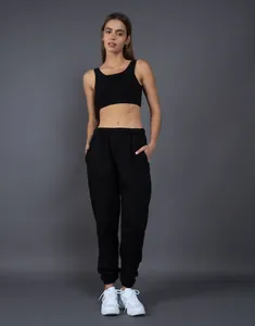 Dettaglio dei pantaloni sportivi neri 400G foderati in pile con polsini elastici