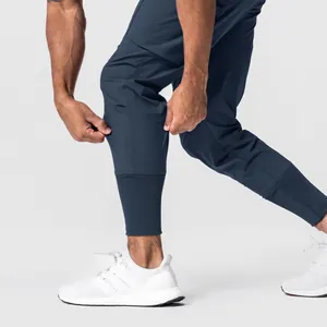 Detailansicht der schnelltrocknenden Stretch-Jogginghose für Herren