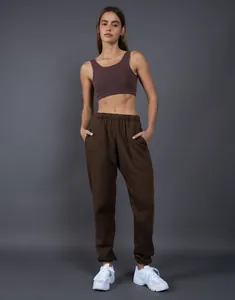 Vista completa dei pantaloni sportivi oversize in pile spesso marrone scuro da 400 g con polsini