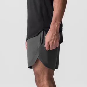 Perfil lateral detallado de los pantalones cortos deportivos de tejido de secado rápido gris