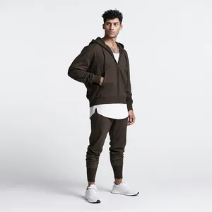 Dunkelbrauner Sport- und Freizeitanzug für Herren mit Kapuzenjacke und Jogginghose