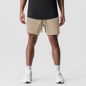 Vista frontal detallada de los pantalones cortos deportivos caqui de secado rápido hombre