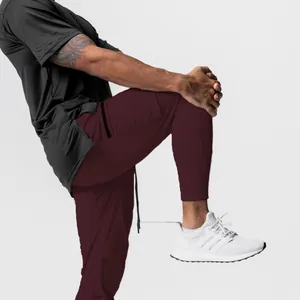 Premium Herren Cargo-Jogger in Burgund, schmale Passform für Sport und Freizeit