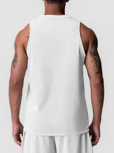 Vue arrière d'un débardeur de basket en mesh blanc respirant pour l'entraînement homme