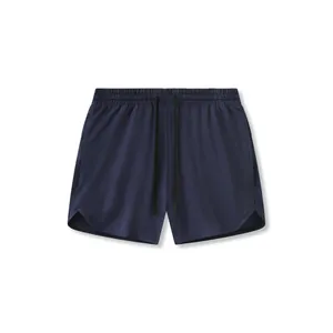 Detalle de los pantalones cortos de running para hombre azul marino de secado rápido