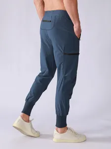 Back view detail of men's quick-dry sports joggers with zipper cargo pockets and elastic cuffs