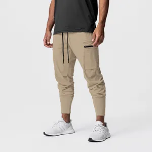 Herren Cargo-Jogginghose in Khaki, schnelltrocknend mit Taschen und Kordelzug.